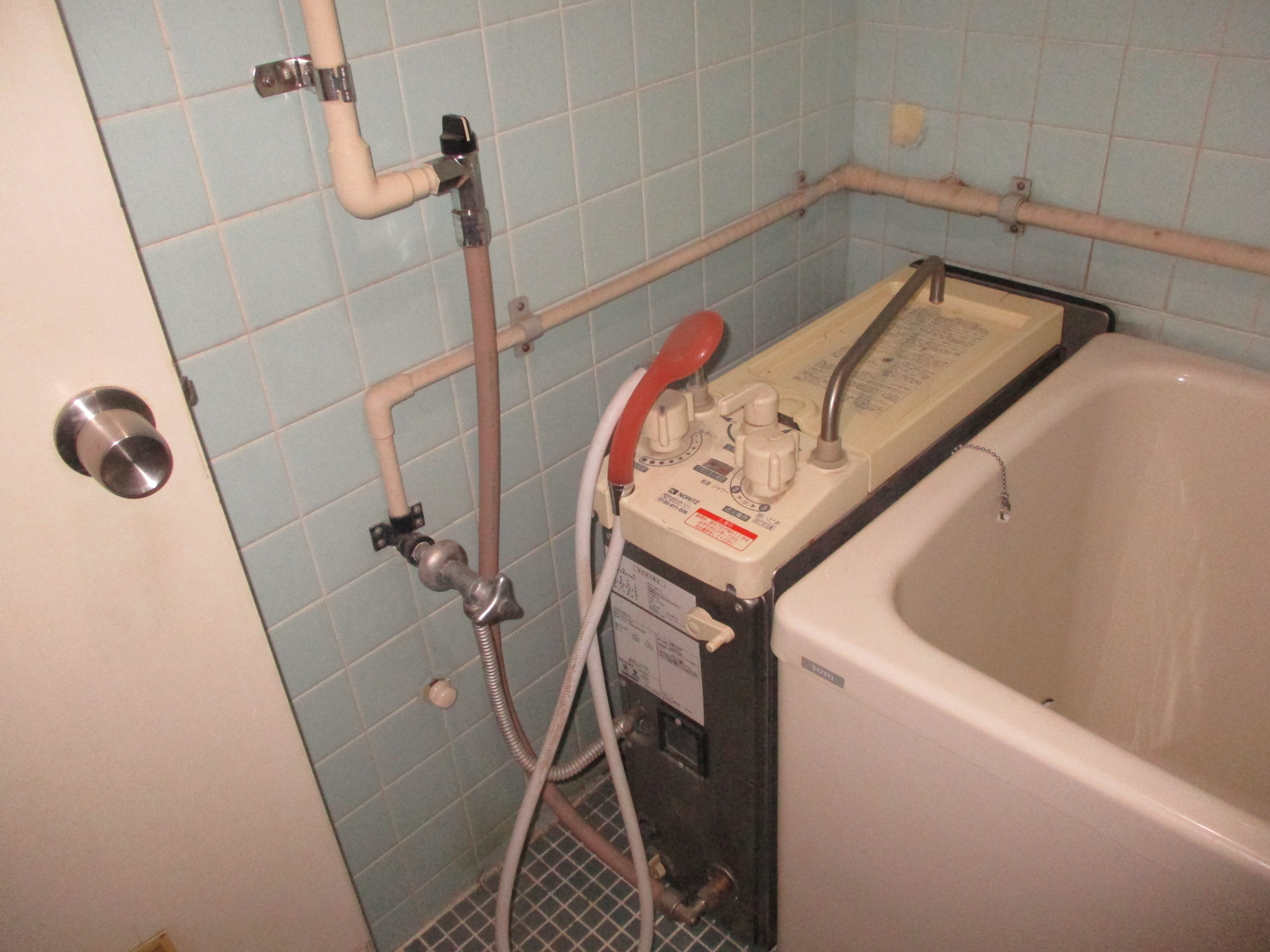 町田市浴室リフォーム施工前 タイルのお風呂2