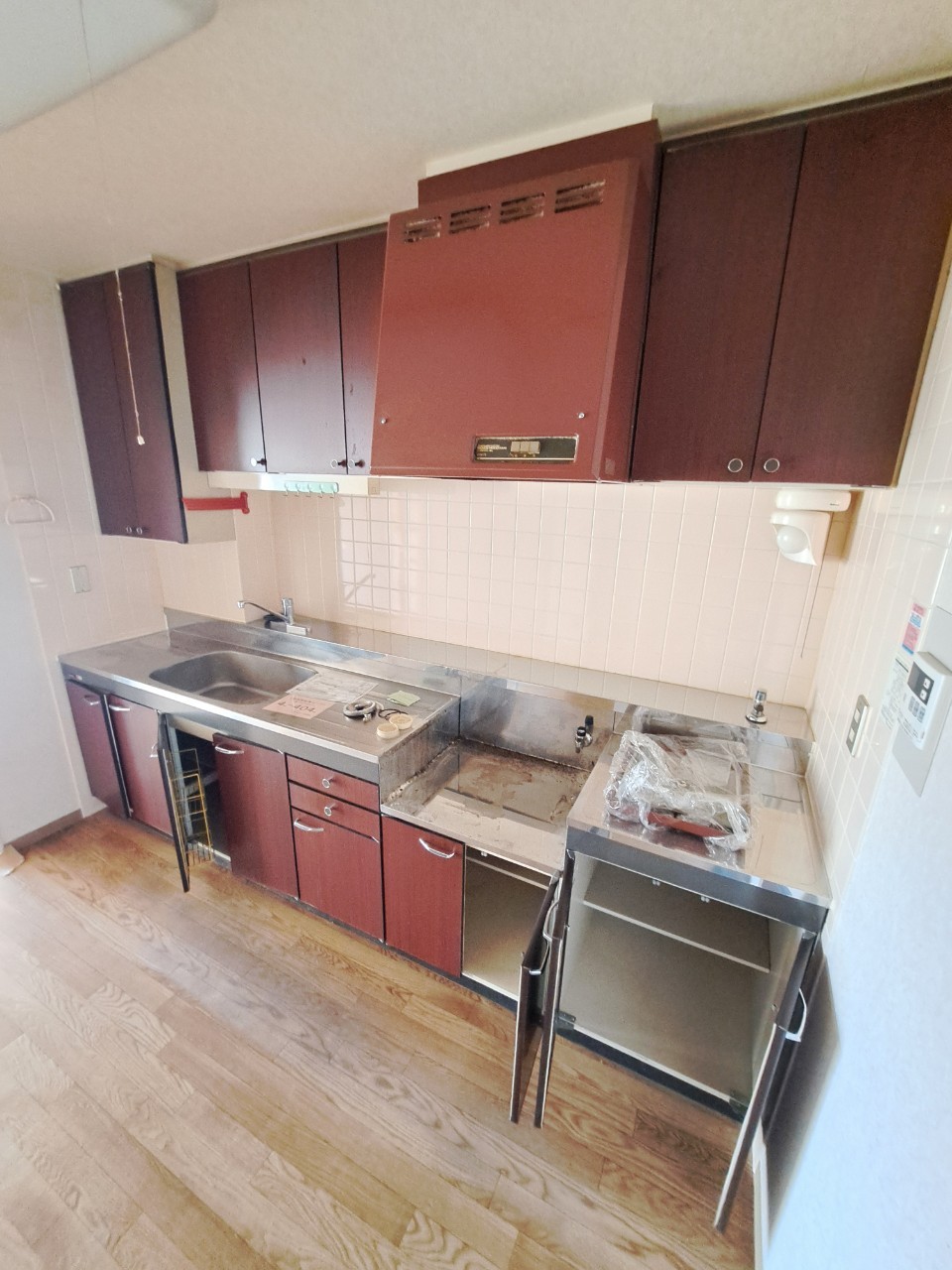 町田市キッチンリフォーム施工前 古いキッチン1