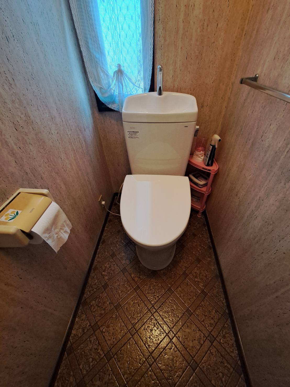 町田市トイレリフォーム施工後 TOTO ピュアレストQR