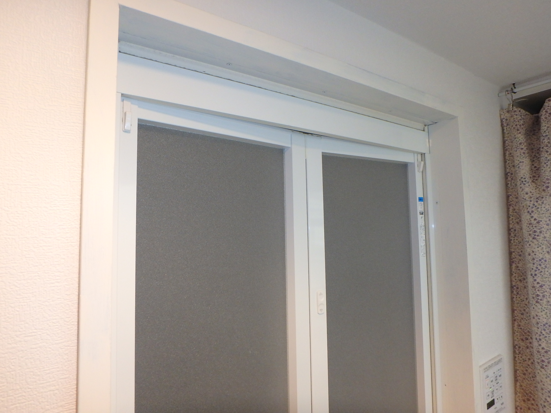 町田市建具シート貼り施工前 浴室枠