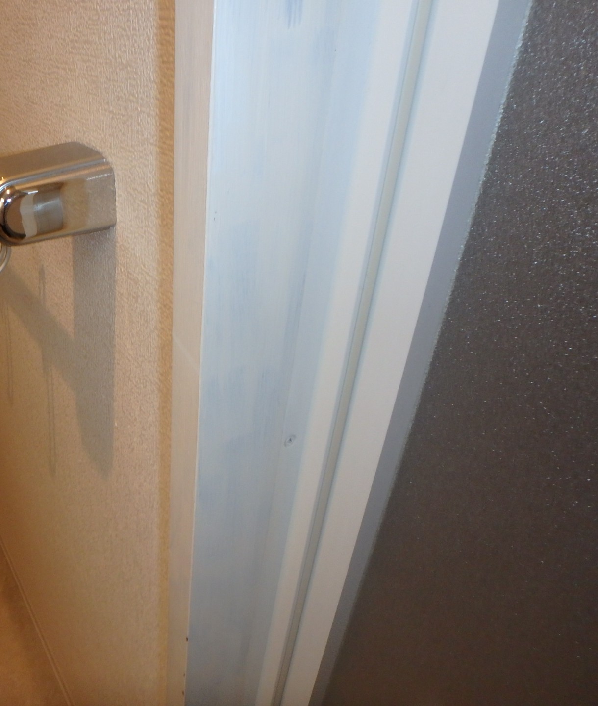 町田市建具シート貼り施工前 浴室枠アップ