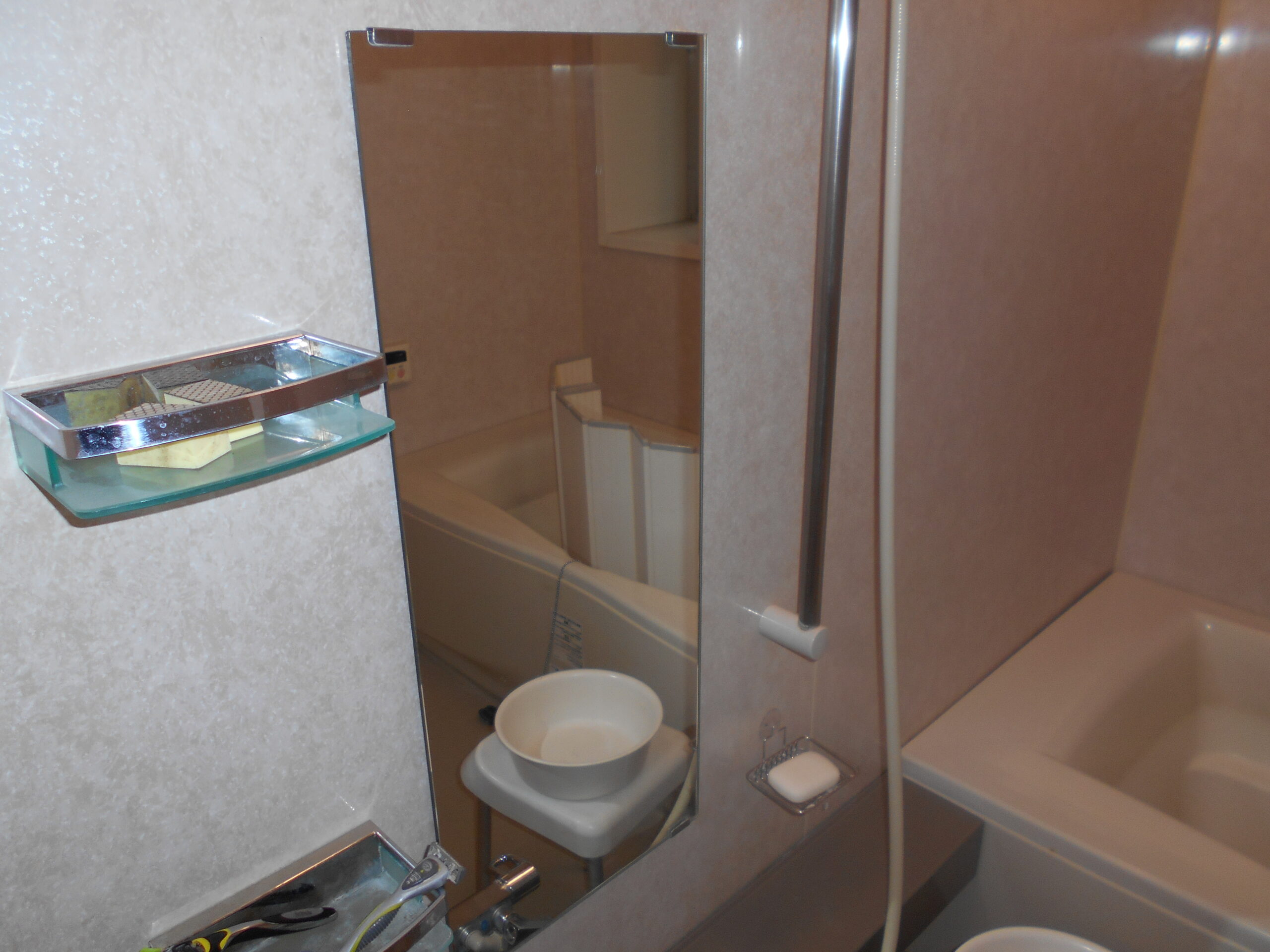 町田市ユニットバスリフォーム施工前 浴槽周り