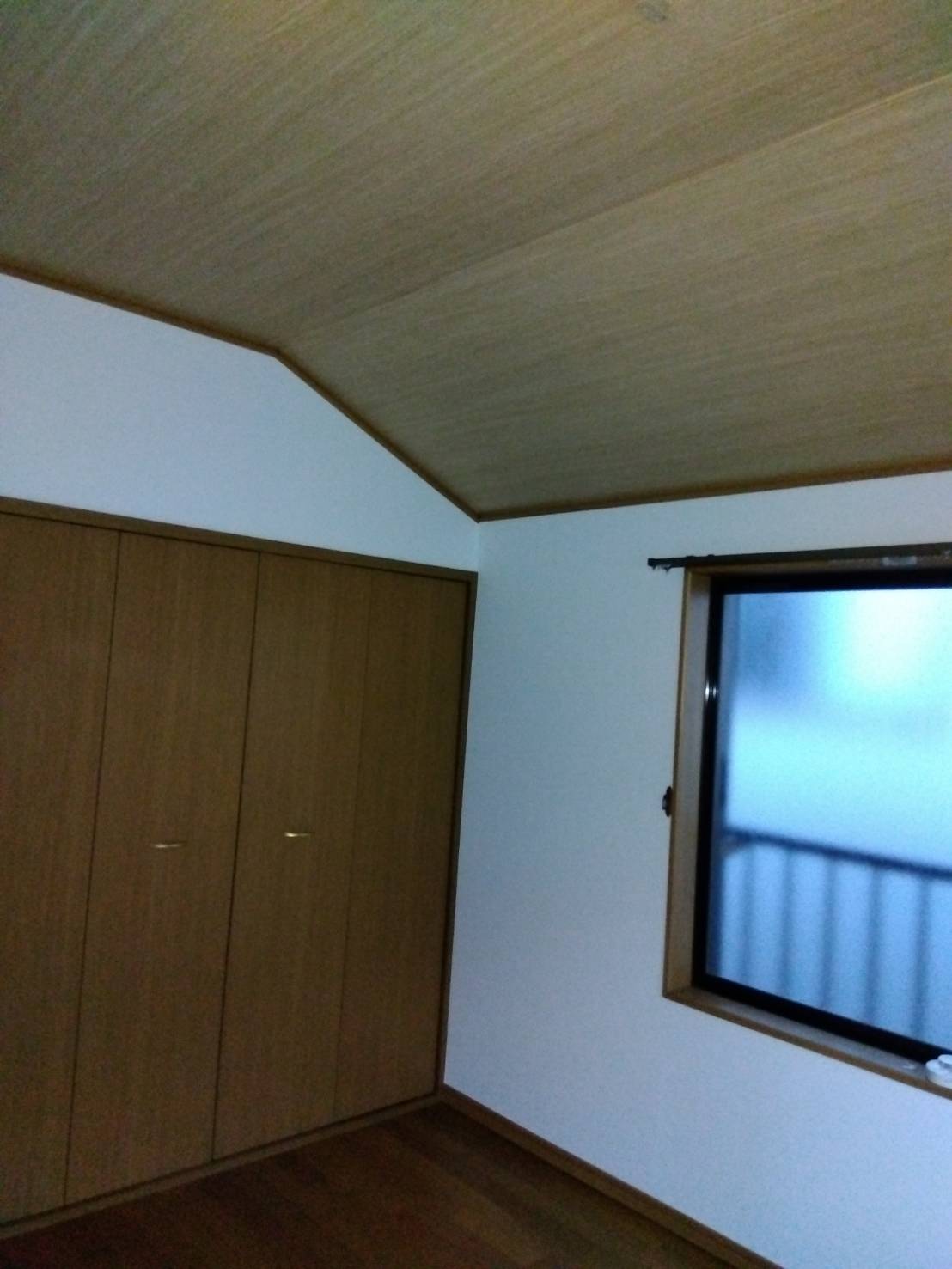 町田市天井クロス張替え施工後 木目調クロス1