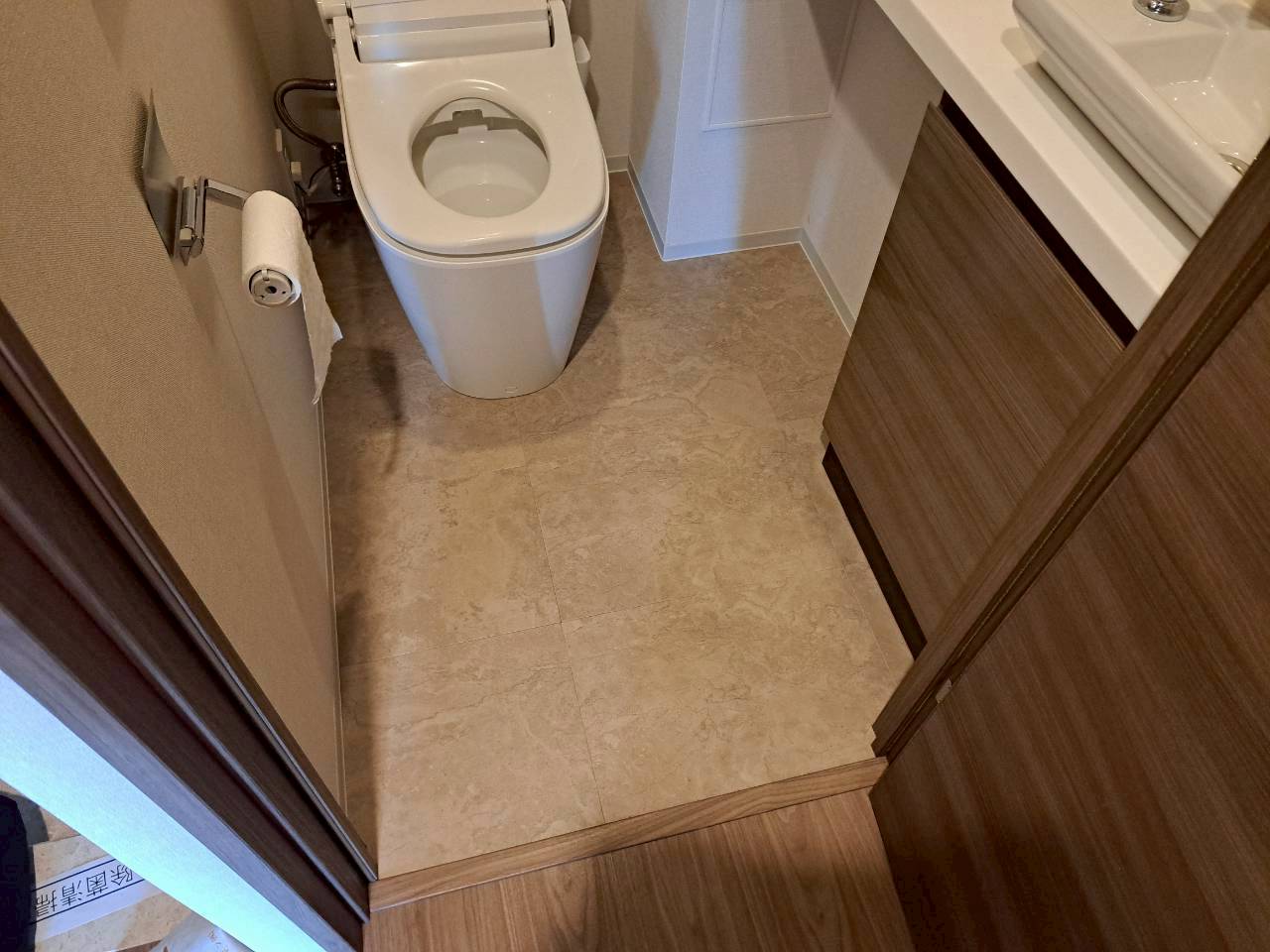 町田市トイレ床リフォーム施工前 張り替え前のフロアタイル