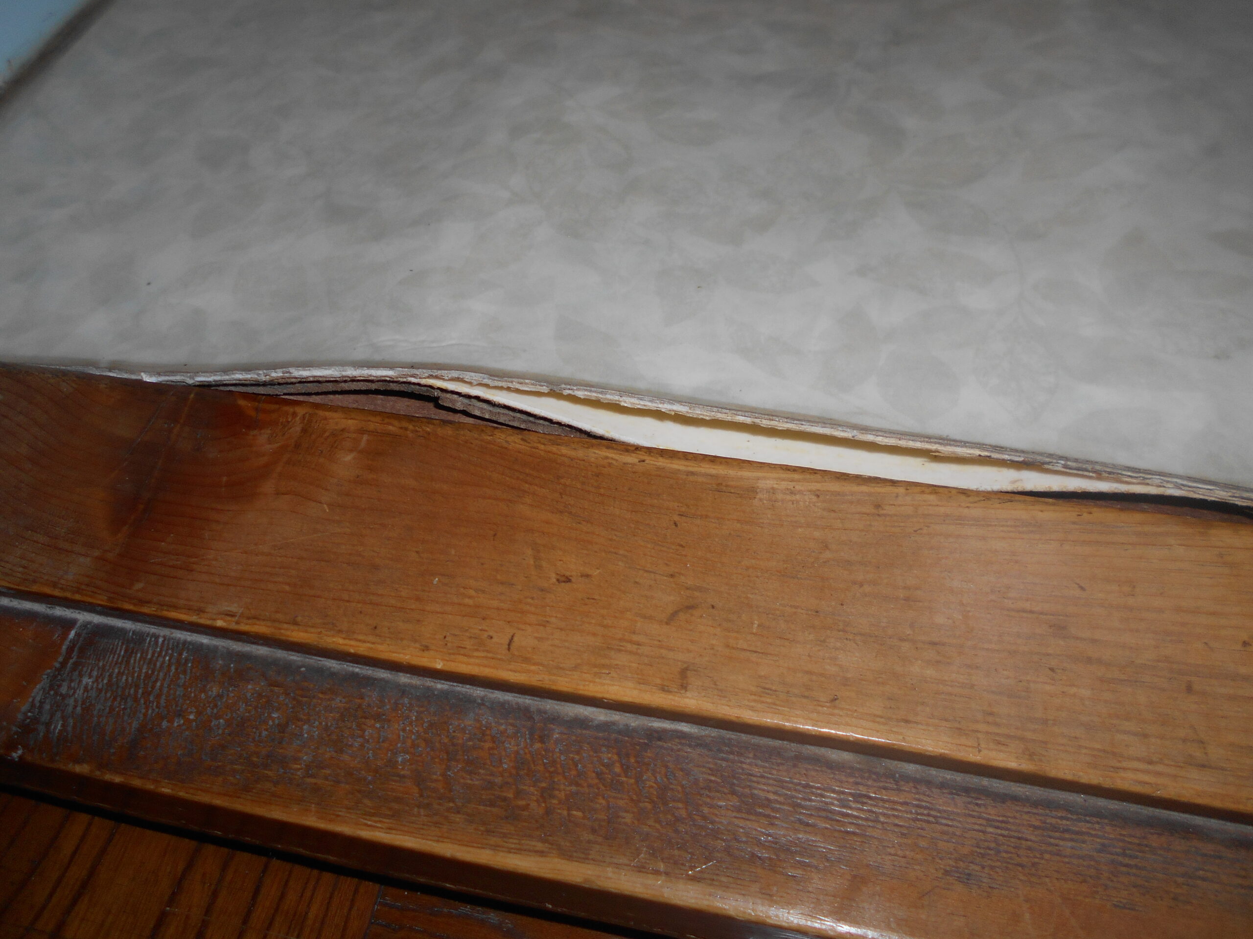 町田市トイレリフォーム施工前 床の浮きと沈み込み