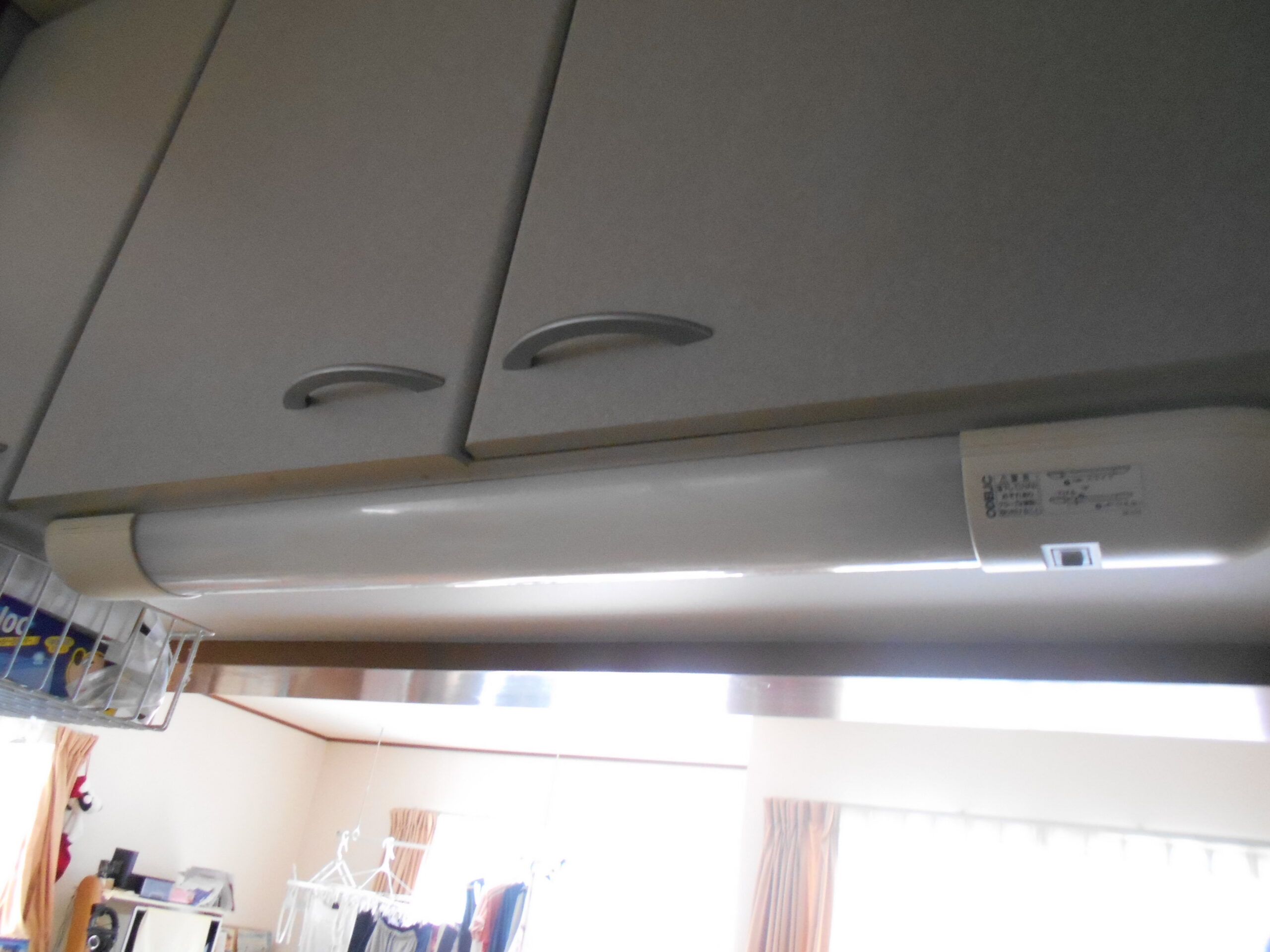 町田市LED照明交換施工前 キッチンライト 棚下灯