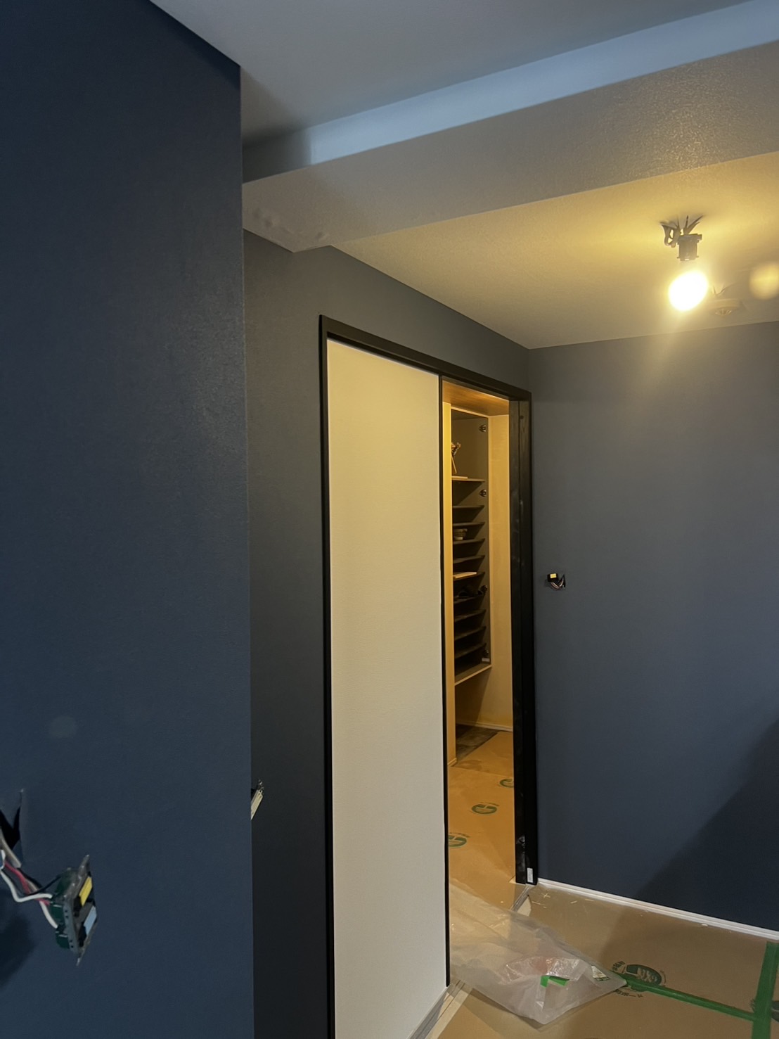 町田市アクセントクロス施工後 天井の木目調 サンゲツ SP2569