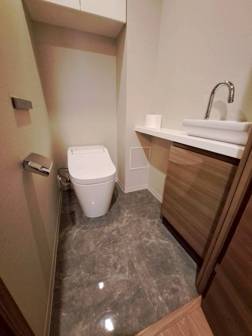 町田市トイレ床リフォーム施工後 サンゲツ IS-2127 サルサリマーブル