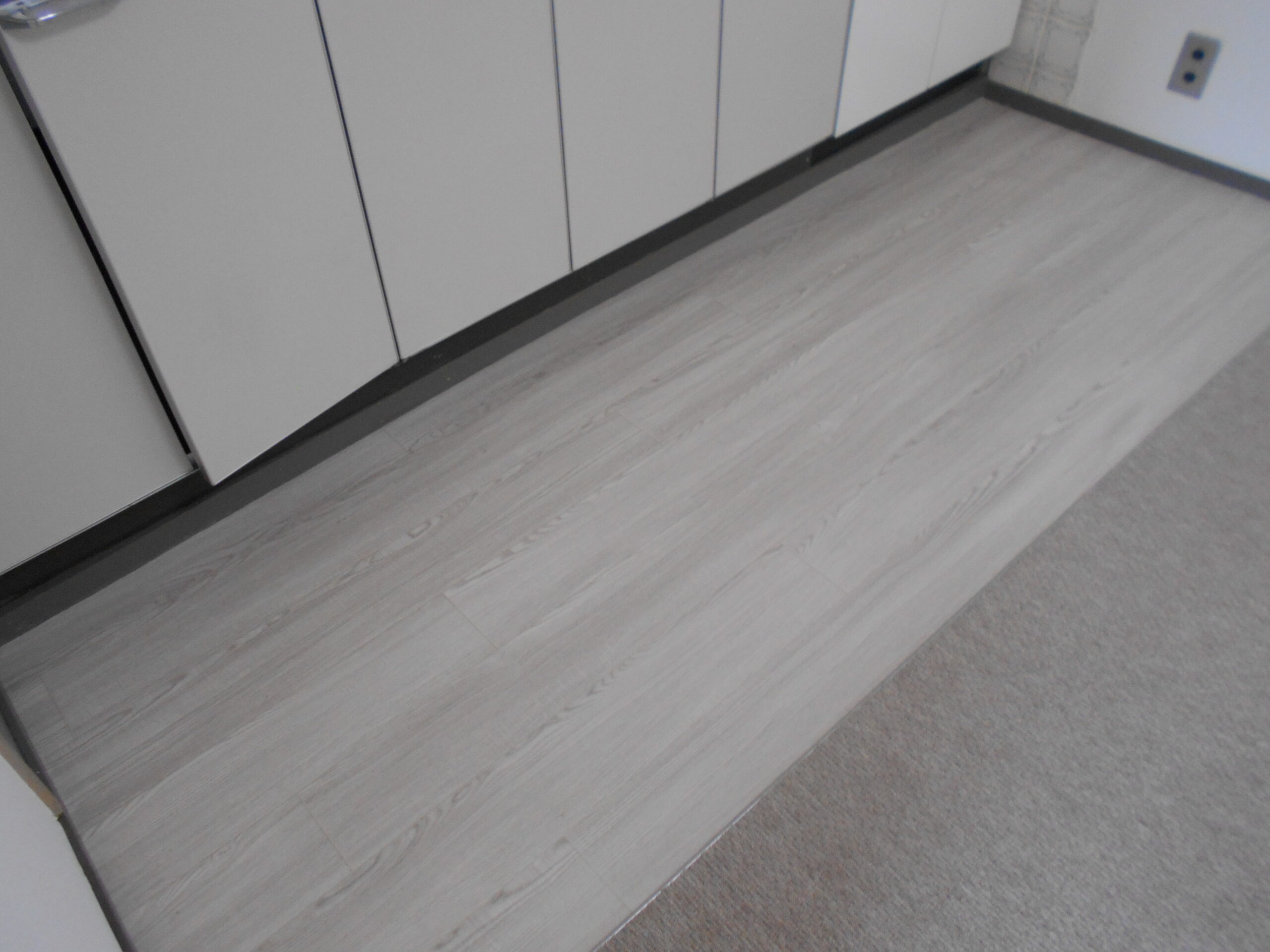 町田市床リフォーム施工後 キッチンのクッションフロア