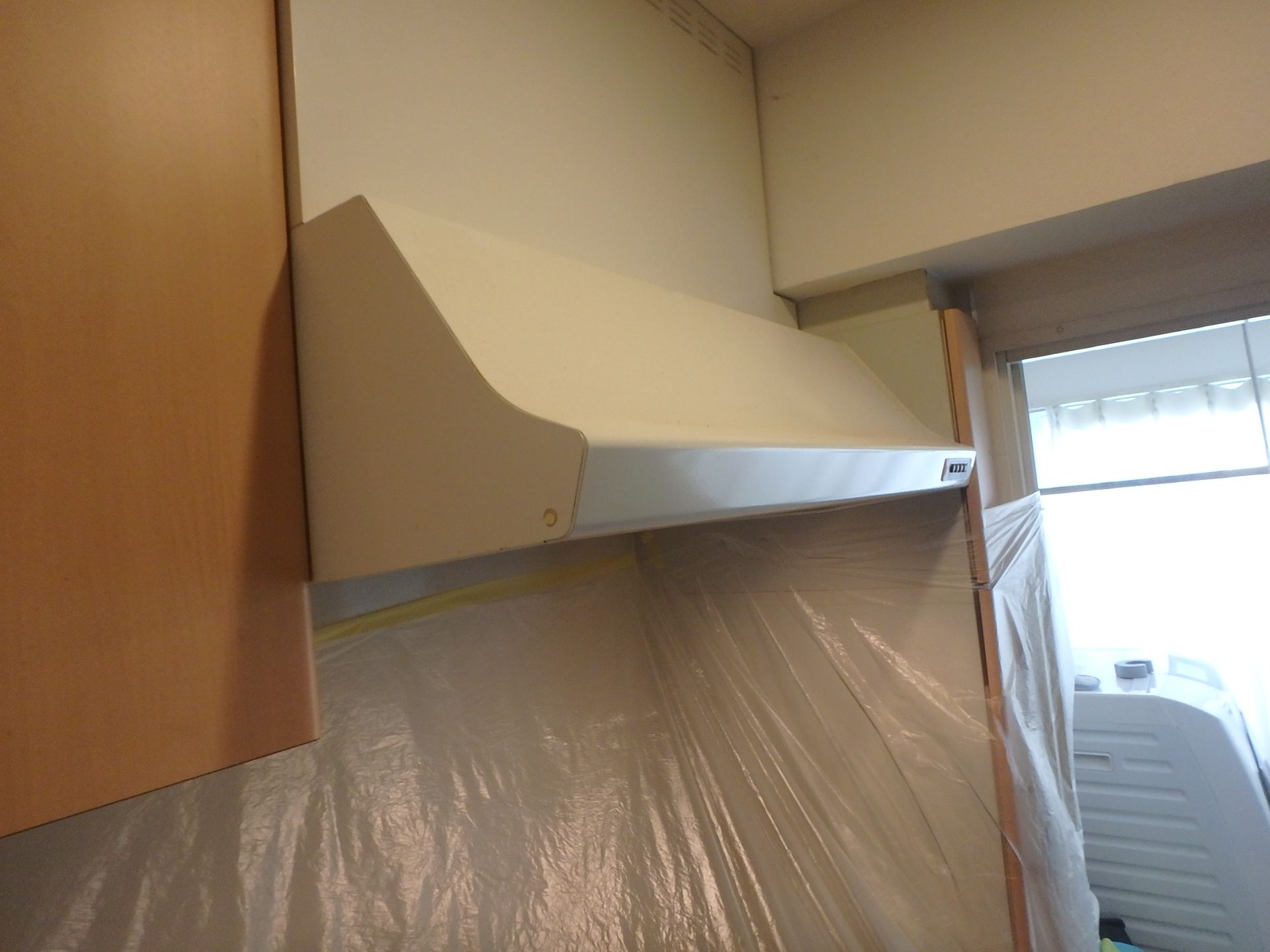 町田市レンジフード交換施工前 ブーツ型の換気扇