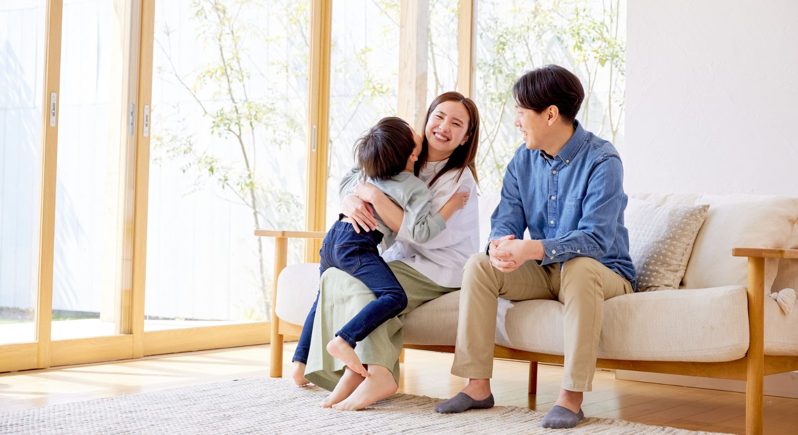 笑顔で暮らす家族のイメージ